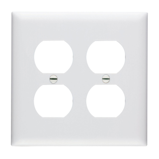 TP82W - TRADEMASTER 2G DUPLEX RECEPTACLE NYLON WP WHITE. Sold in units of 1